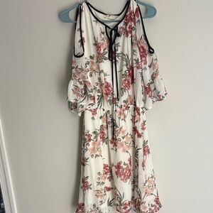 Chic Floral Mini Dress in White and Pink